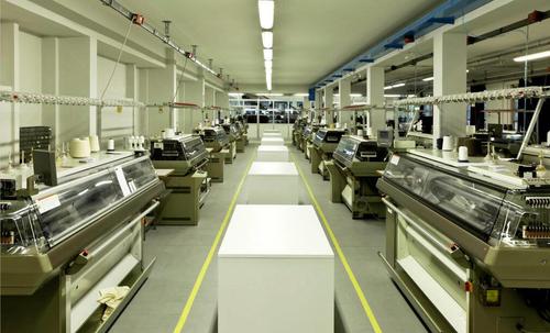 英英纺织是一家专业工厂,专业设计,制造,销售和出口毛毯等针织产品.